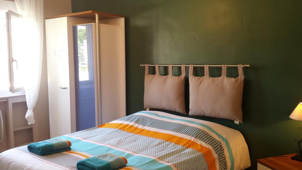 Chambre D'Hotes Le Cypres Bleu Roussillon  Exterior foto