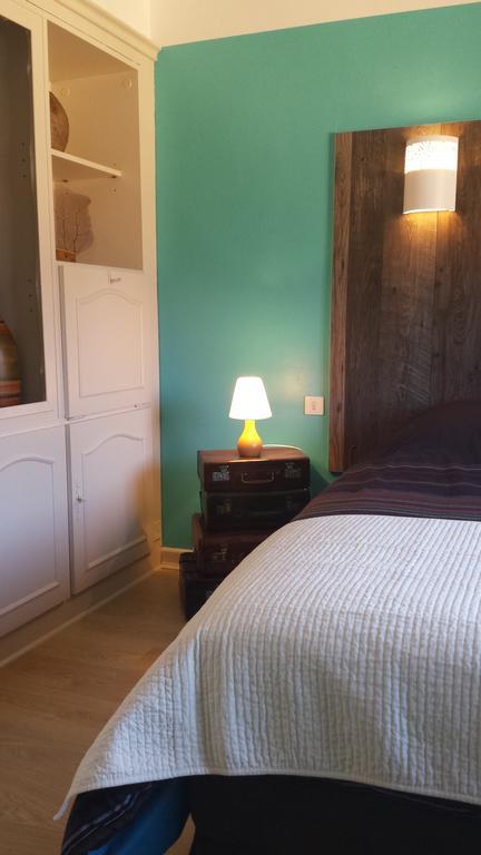 Chambre D'Hotes Le Cypres Bleu Roussillon  Exterior foto